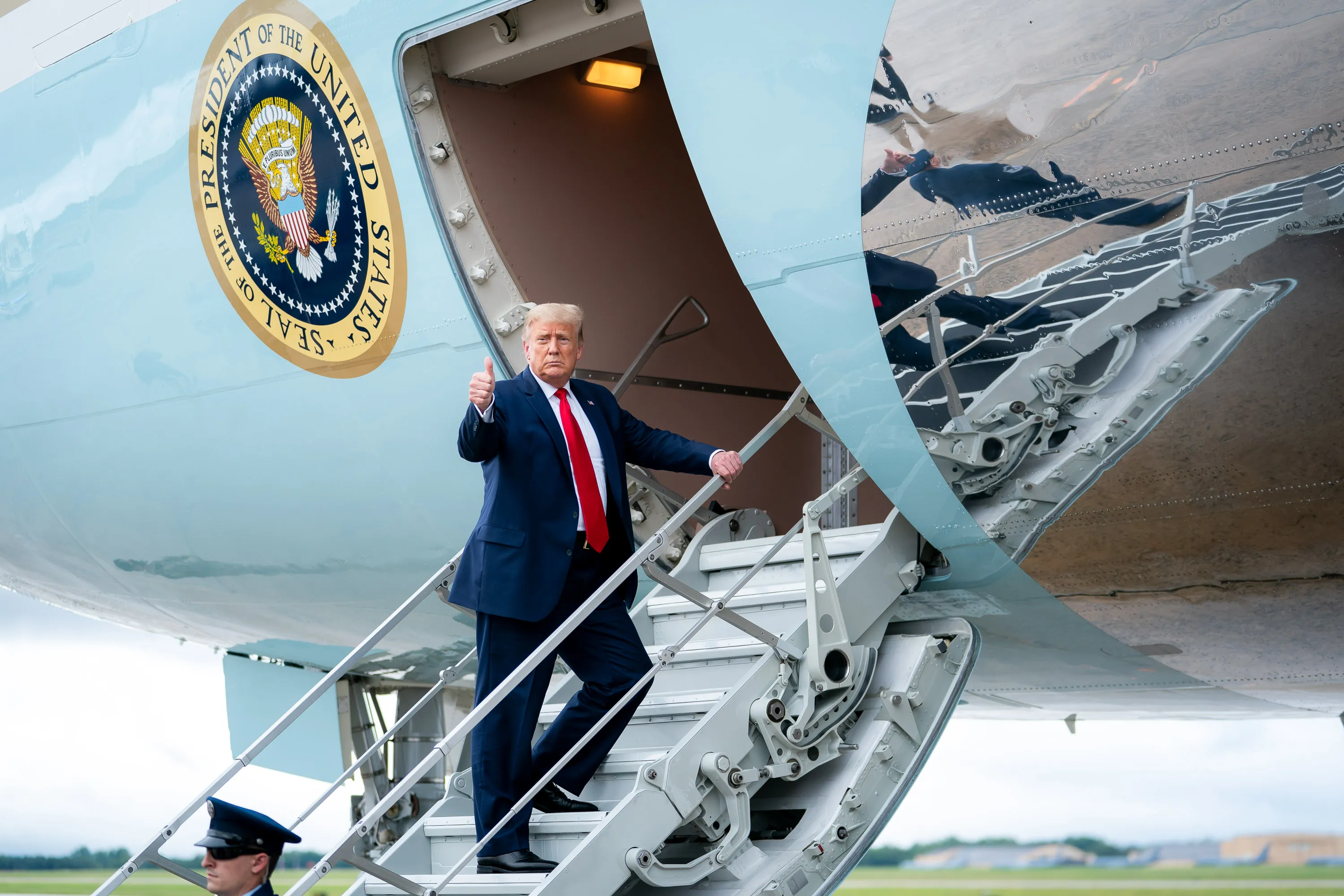 Trump Air Force One electrical issue